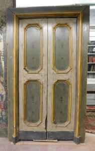 PTL416 - Porta de duas folhas laqueada, época do século XVIII, proveniente da Itália central, medidas do caixilho cm L 155 x A 252